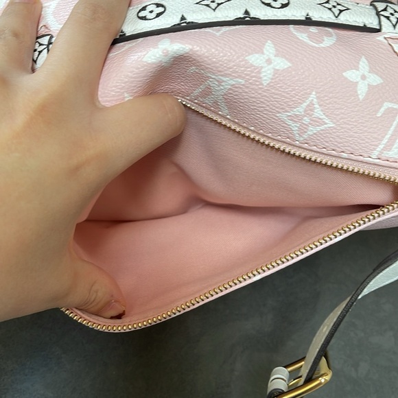 Louis Vuitton Giant Monogram bumbag - Picture 7 of 12